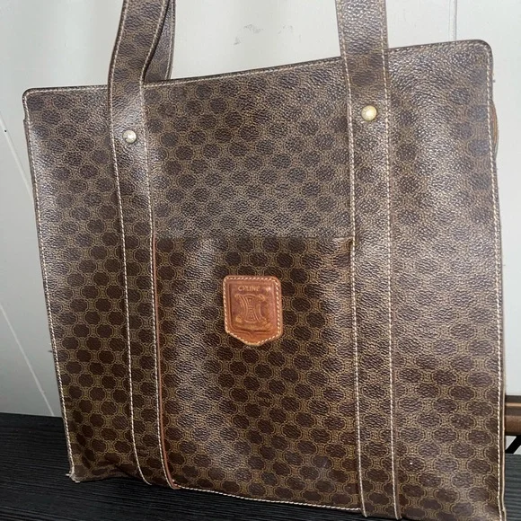 Celine Brown shoulder bag with Classic Design - Picture 16 of 17